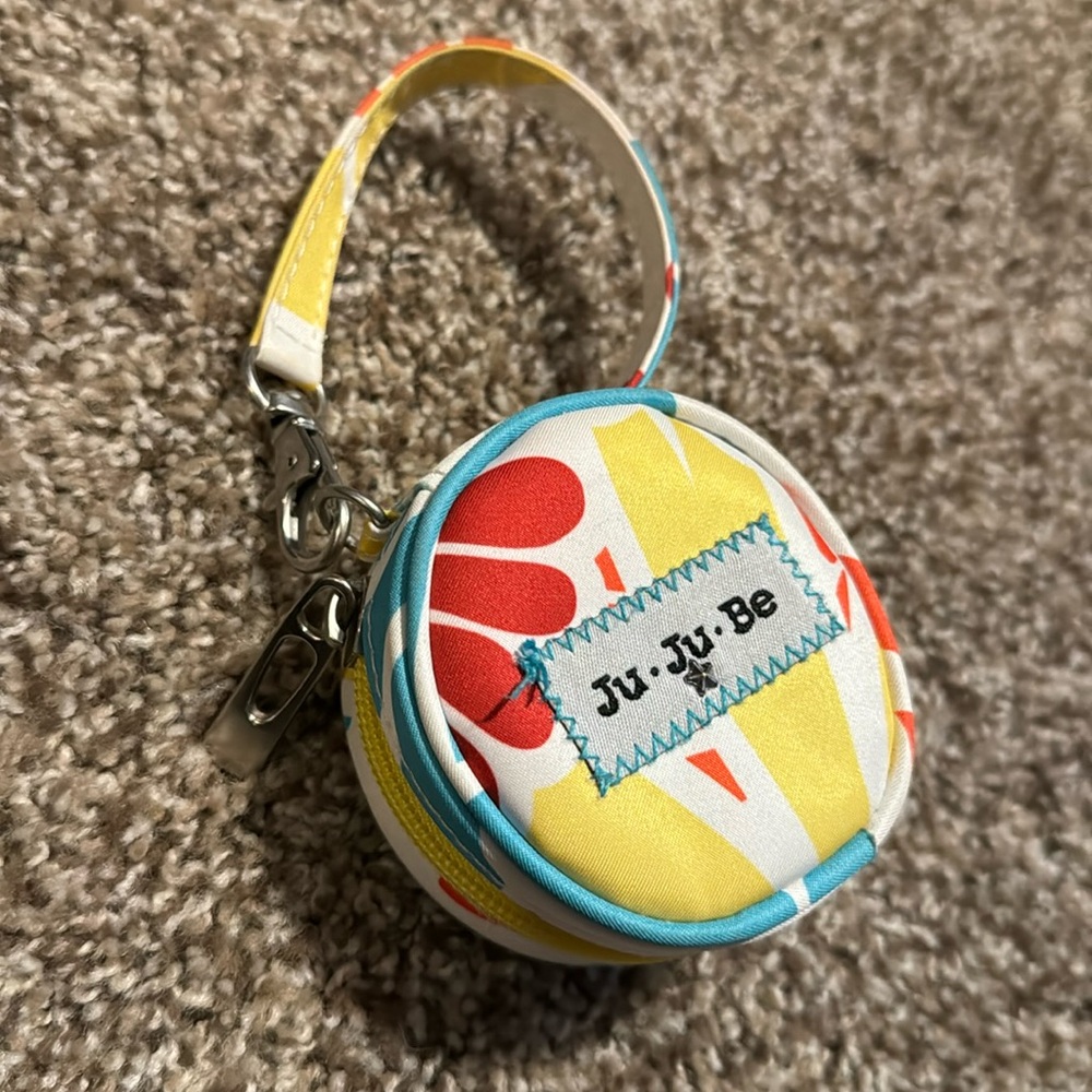 Adorable Ju-Ju-Be small round clip-on case - EUC!
